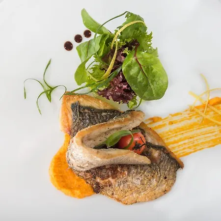 Mediterranean Palace モノリソス